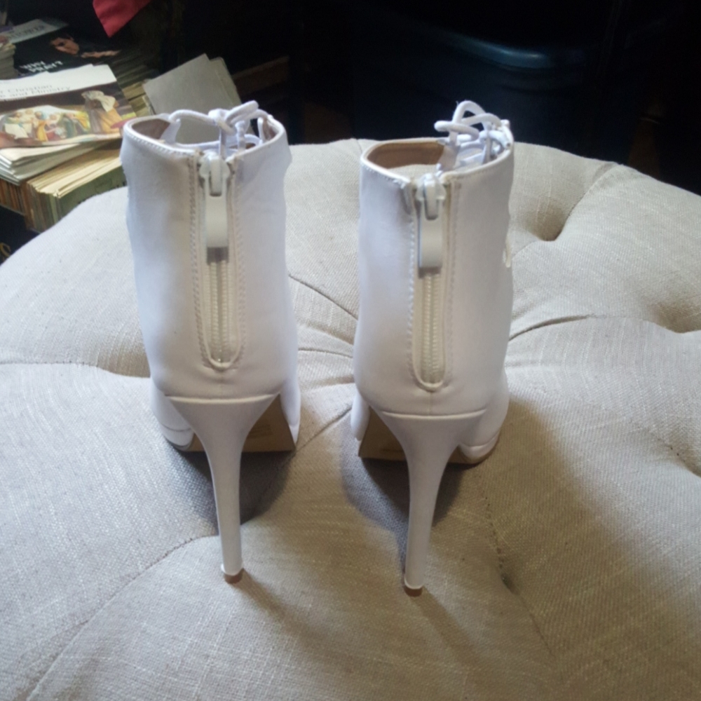 Shoes - Picture 3 of 4